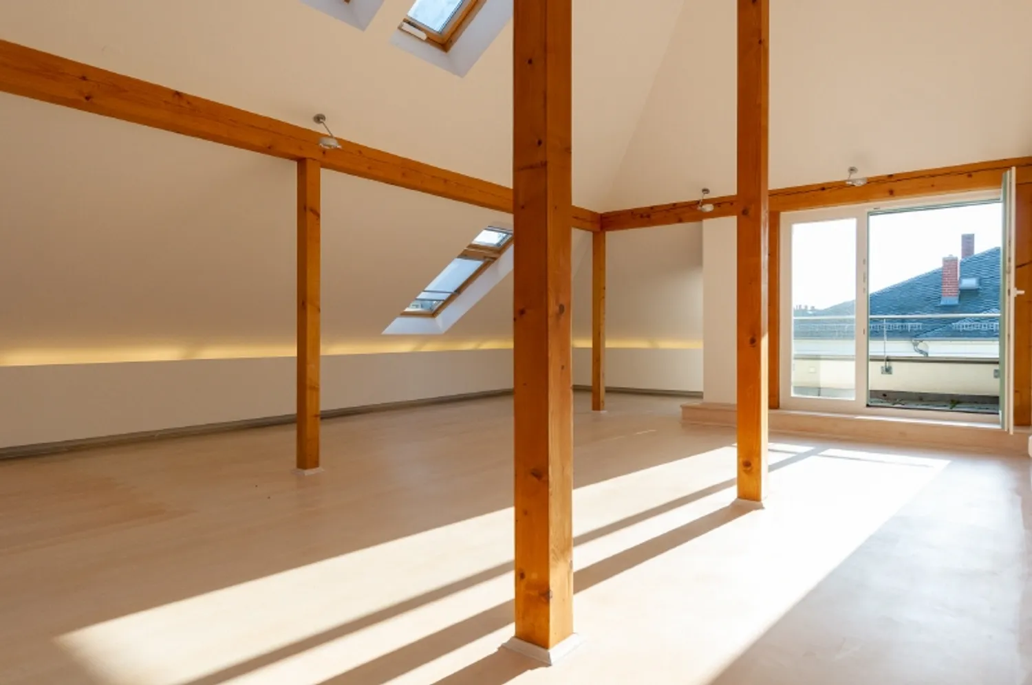2 Zimmer Wohnung mit 82 m² in Dresden – Bild 1