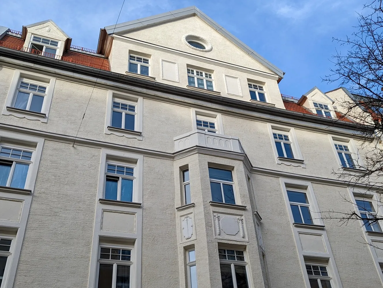 3 Zimmer Wohnung mit 87 m² in München – Bild 2