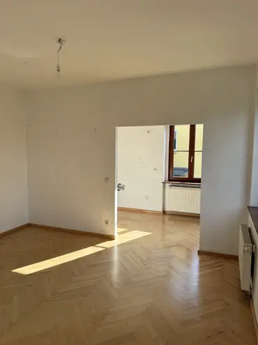 3 Zimmer Wohnung mit 100 m² in Halle (Saale) – Bild 2