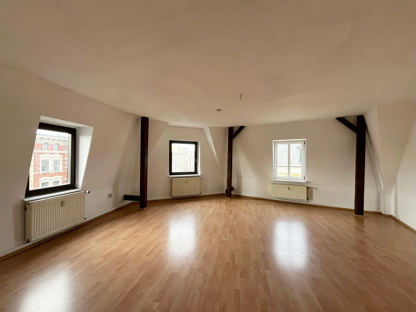 1 Zimmer Wohnung mit 58 m² in Halle (Saale) – Bild 2