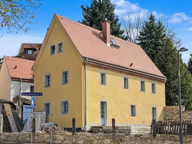 8 Zimmer Wohnung mit 217 m² in Dresden – Bild 2