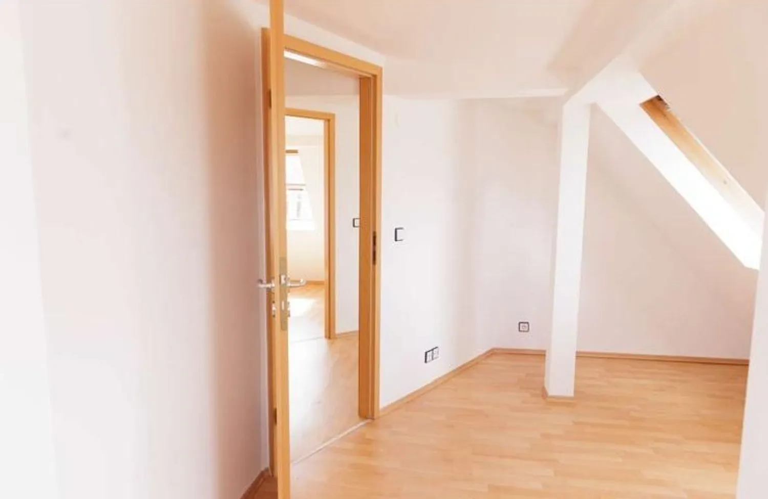 5 Zimmer Wohnung mit 105 m² in Stuttgart – Bild 1