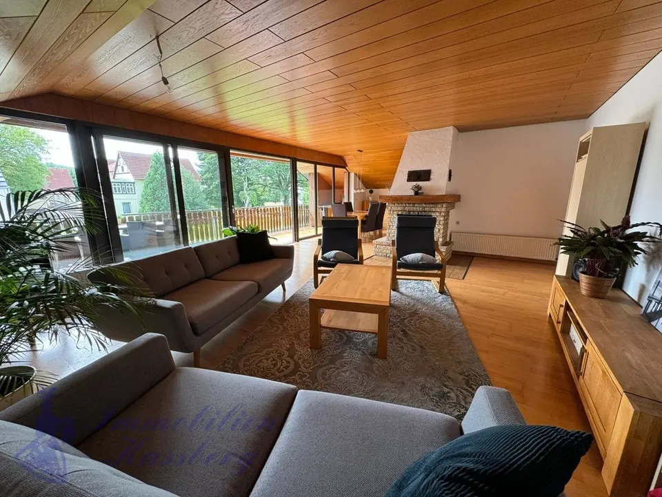 4 Zimmer Wohnung mit 147 m² in Detmold – Bild 1