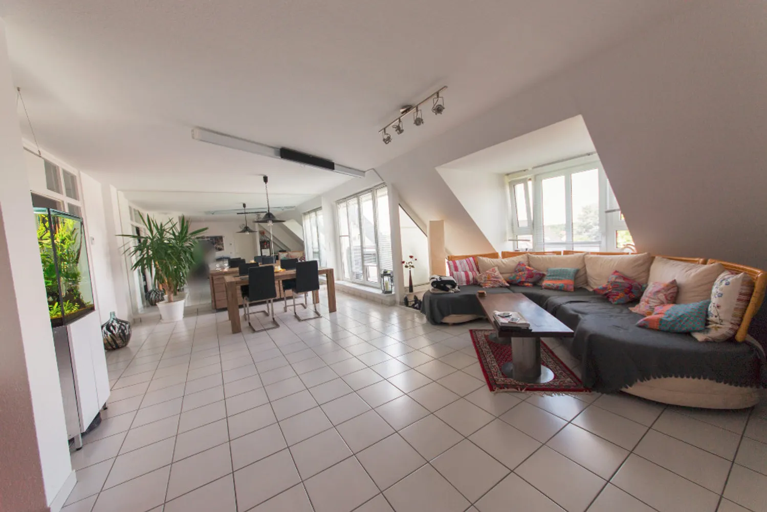 2 Zimmer Wohnung mit 89 m² in Bergisch Gladbach – Bild 2
