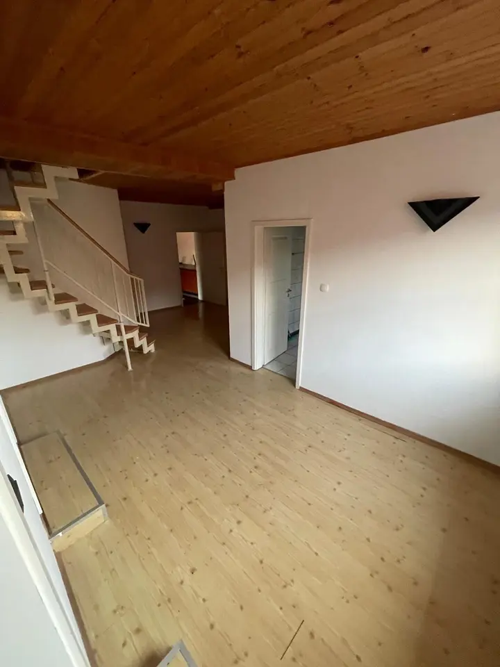 4 Zimmer Wohnung mit 150 m² in Buxtehude – Bild 1
