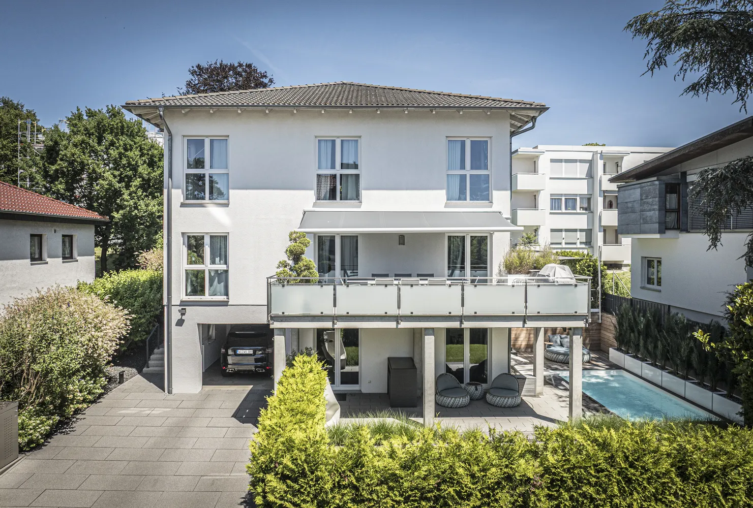 8 Zimmer Haus mit 250 m² in Wiesbaden – Bild 1
