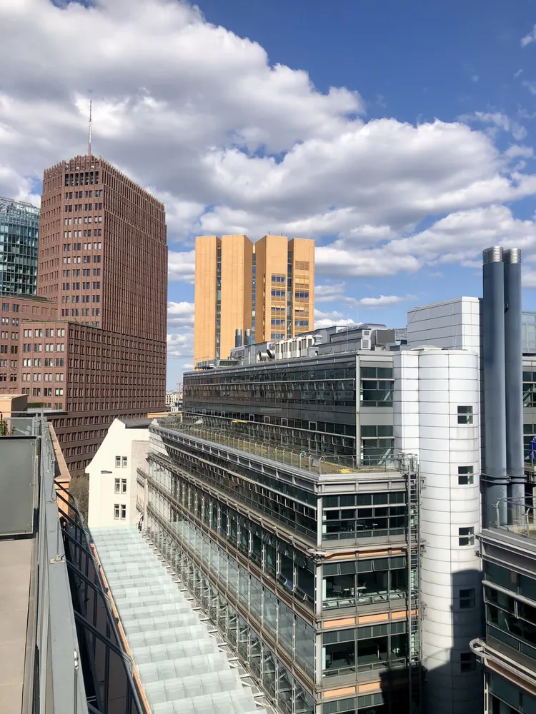 2 Zimmer Wohnung mit 83 m² in Berlin – Bild 1
