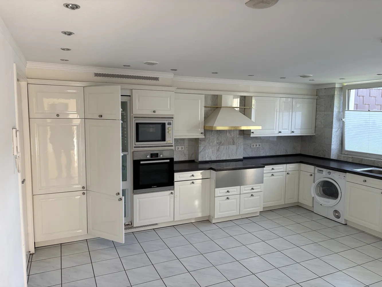 6 room apartment with 195 m² in Düsseldorf – Photo 3