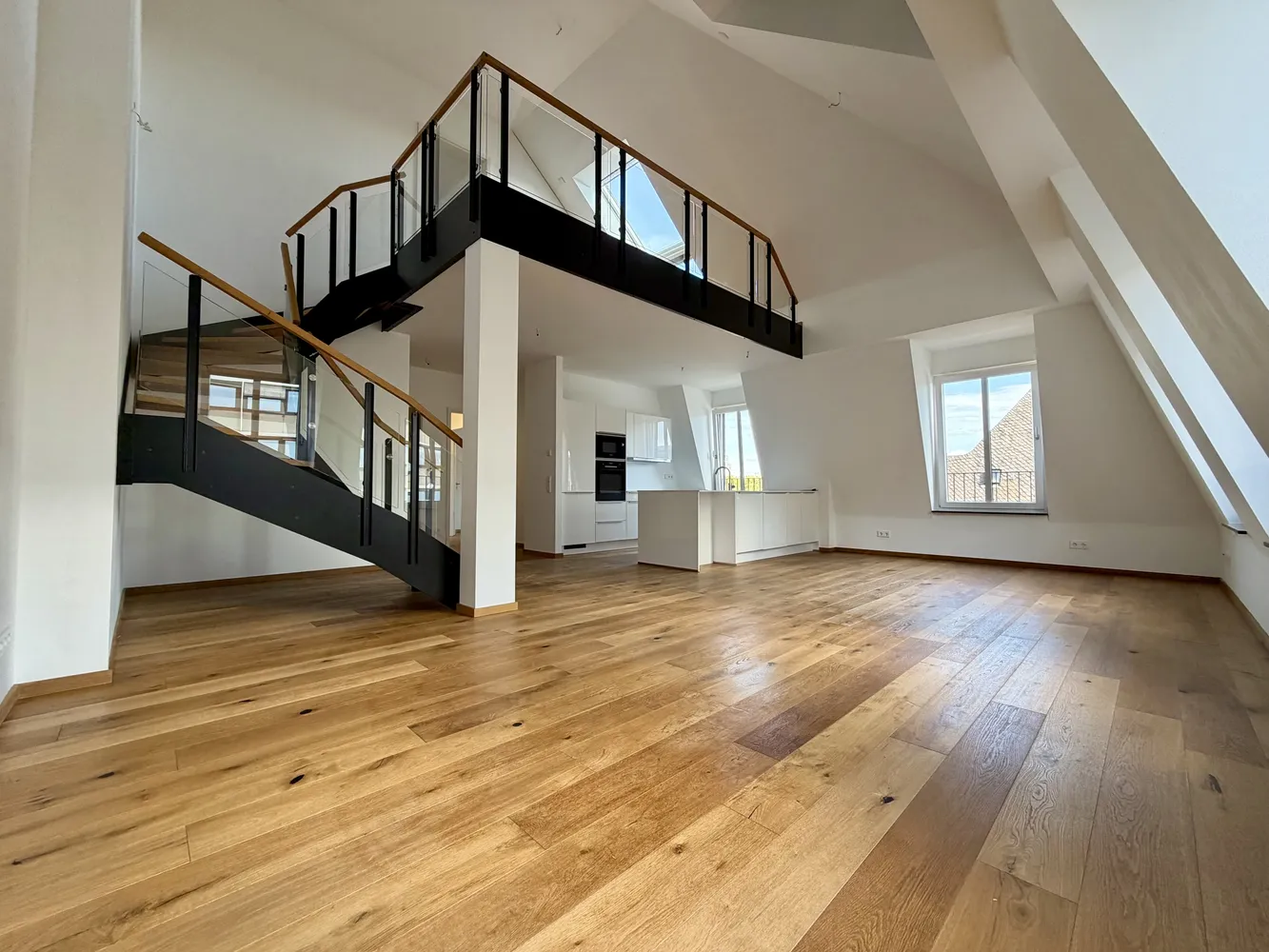 4 Zimmer Wohnung mit 120 m² in Frankfurt am Main – Bild 1