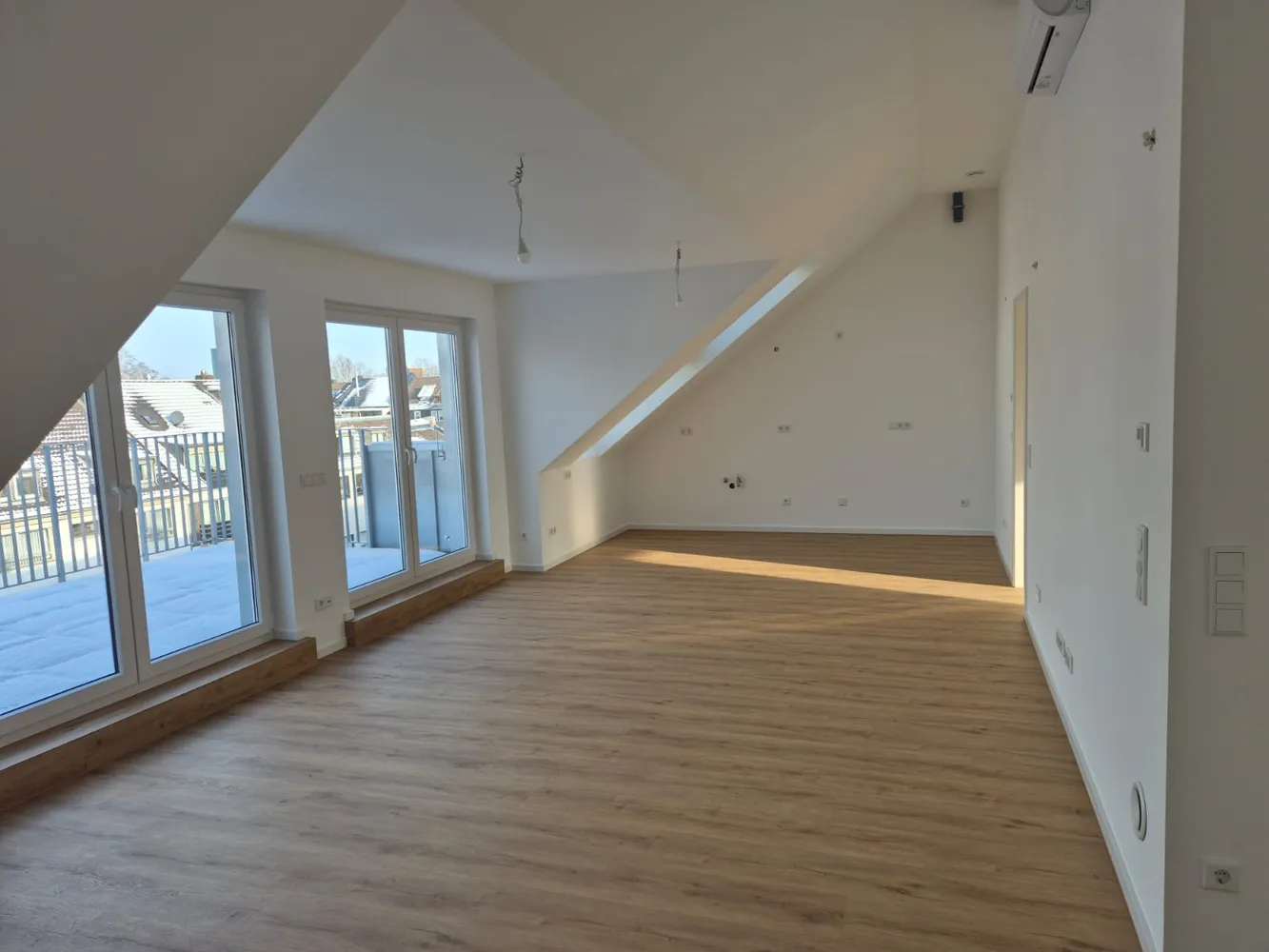 2 Zimmer Wohnung mit 77 m² in Düsseldorf – Bild 2