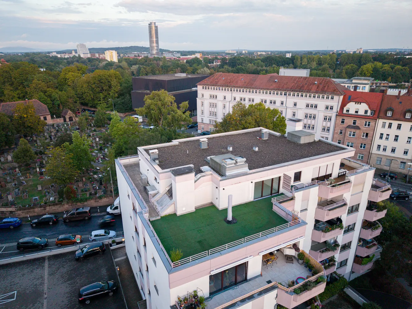 2 Zimmer Wohnung mit 103 m² in Nürnberg – Bild 1
