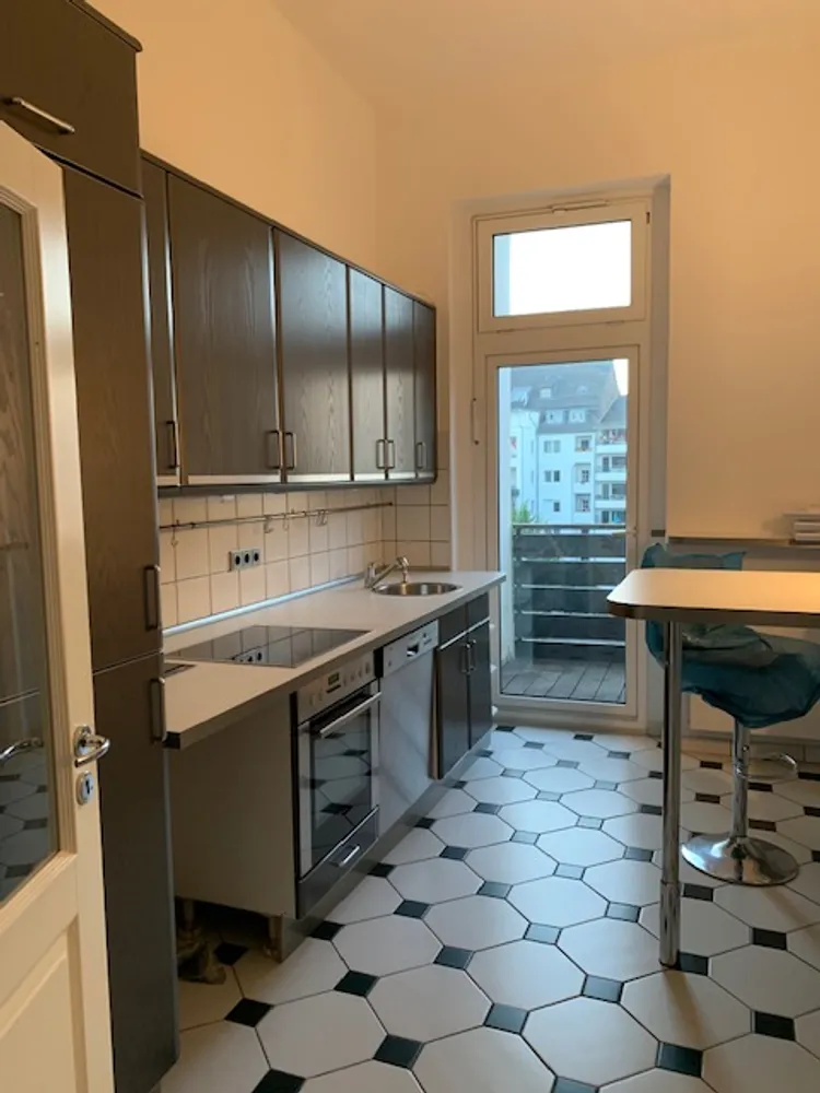 3 Zimmer Wohnung mit 106 m² in Düsseldorf – Bild 2