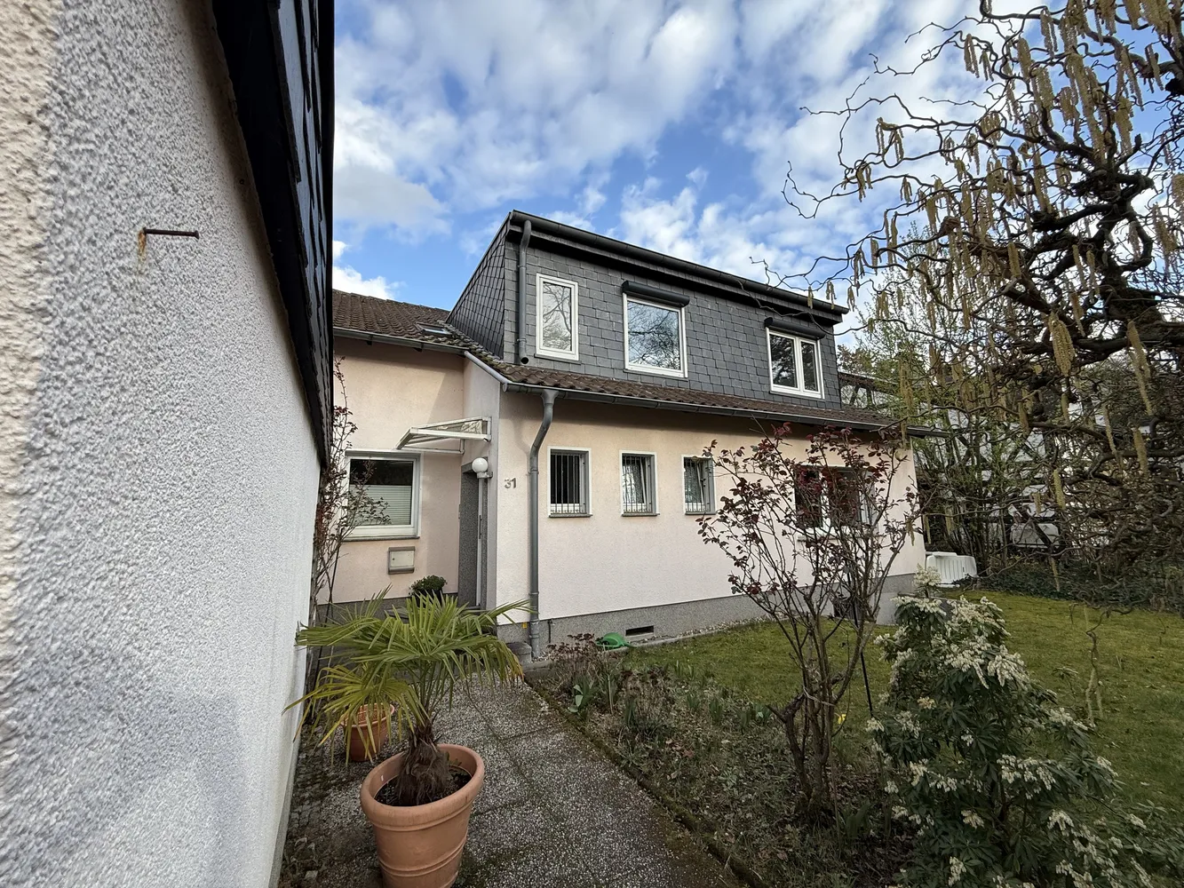 8 Zimmer Haus mit 195 m² in Hilden – Bild 1