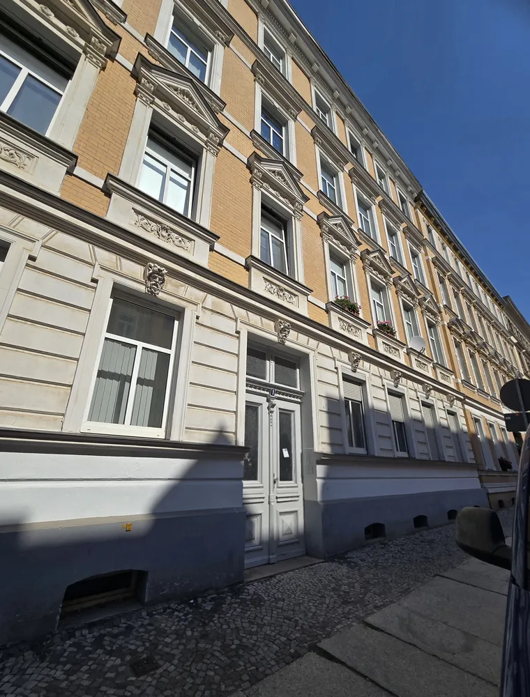 4 Zimmer Wohnung mit 107 m² in Halle (Saale) – Bild 1