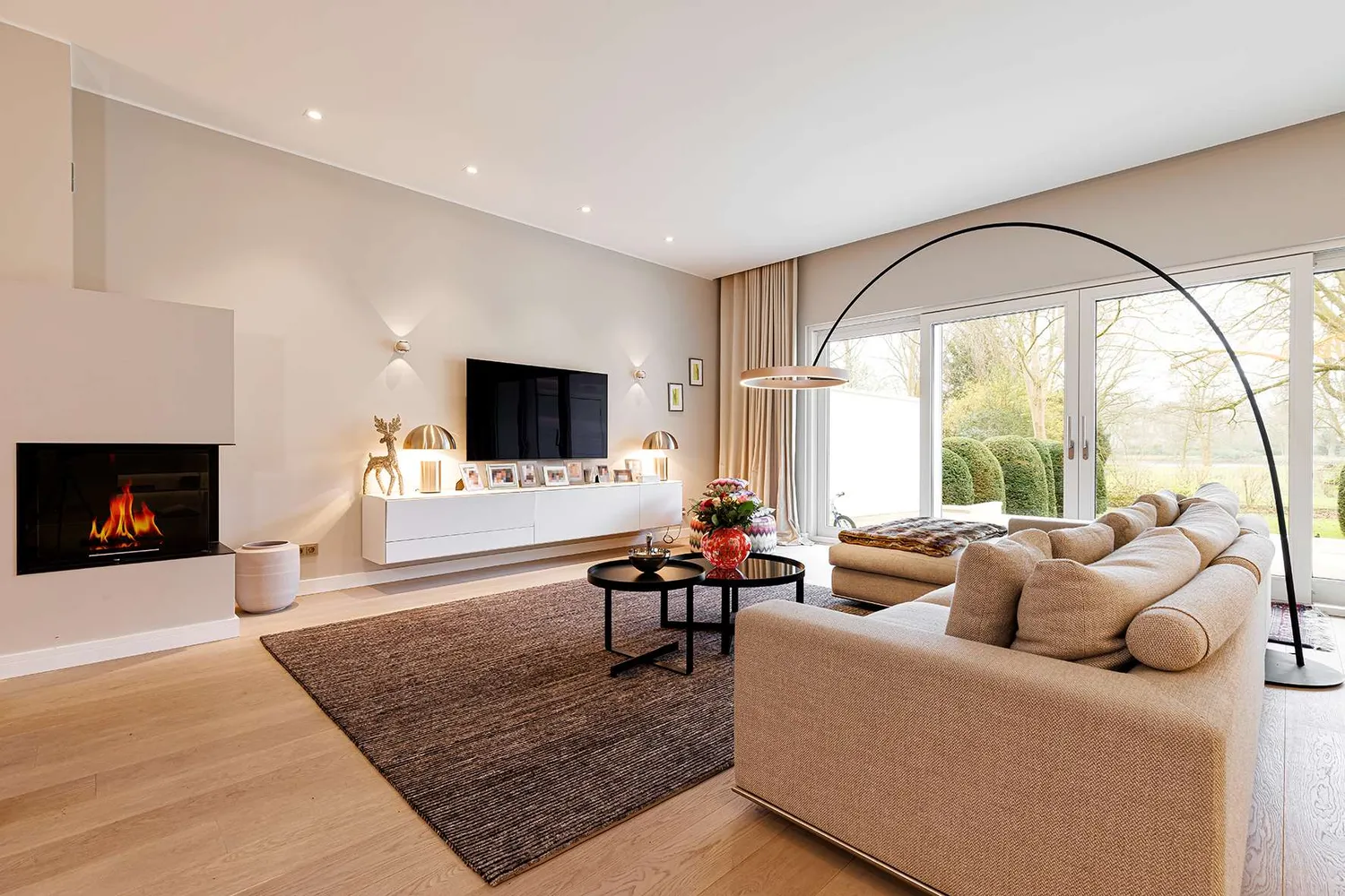 4 Zimmer Wohnung mit 186 m² in Hamburg – Bild 2