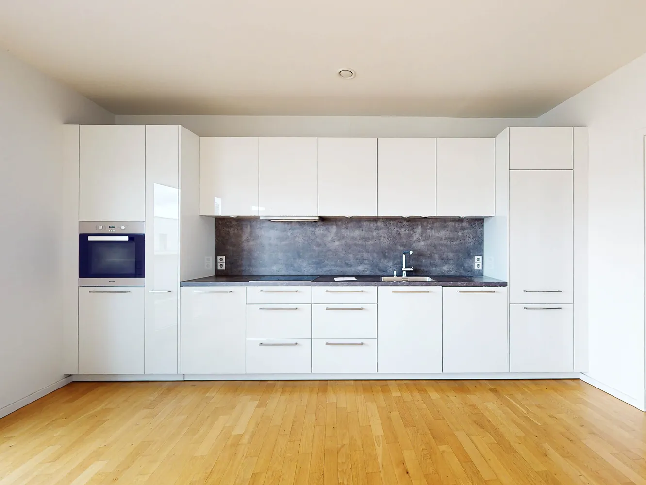 2 Zimmer Wohnung mit 108 m² in Frankfurt am Main – Bild 3