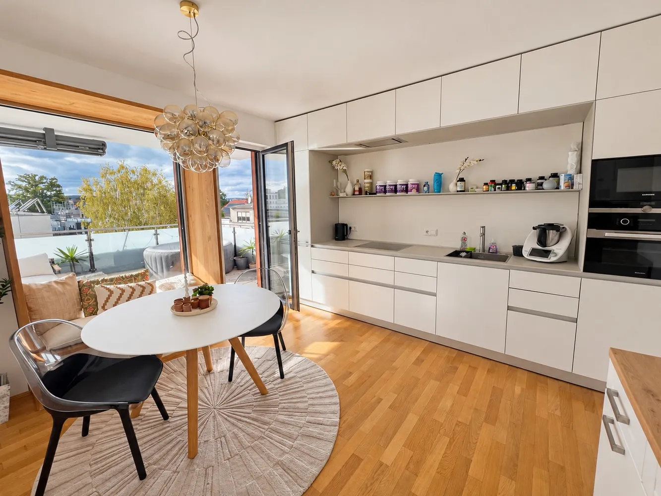 3 Zimmer Wohnung mit 121 m² in Regensburg – Bild 2