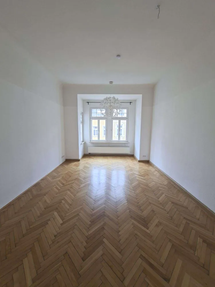 4 Zimmer Wohnung mit 121 m² in Zwickau – Bild 1