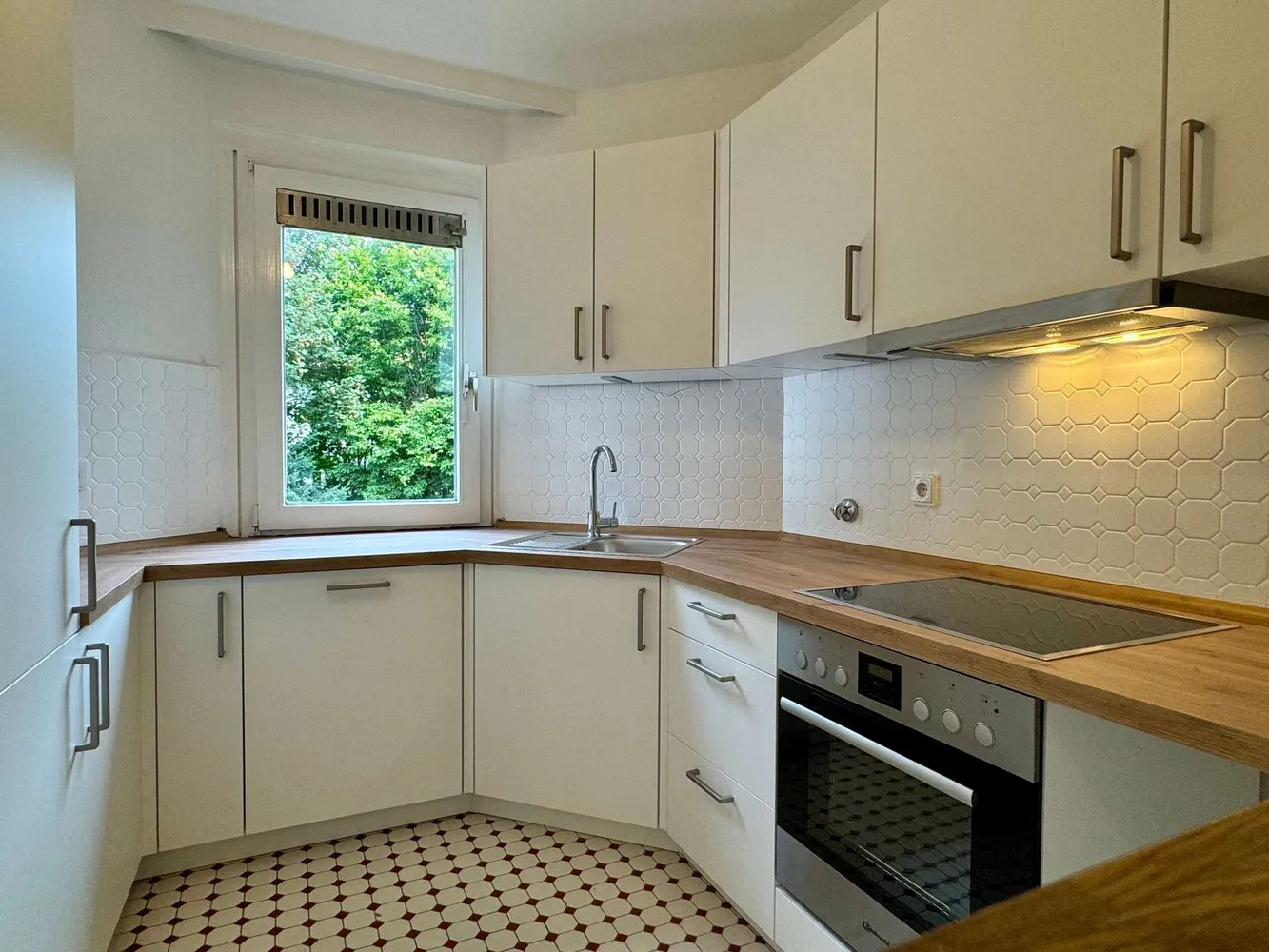 2 Zimmer Wohnung mit 77 m² in Hamburg – Bild 2
