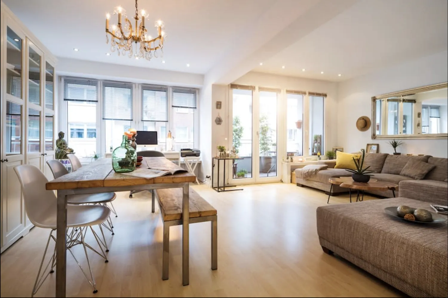 2 room apartment with 70 m² in Düsseldorf – Photo 1