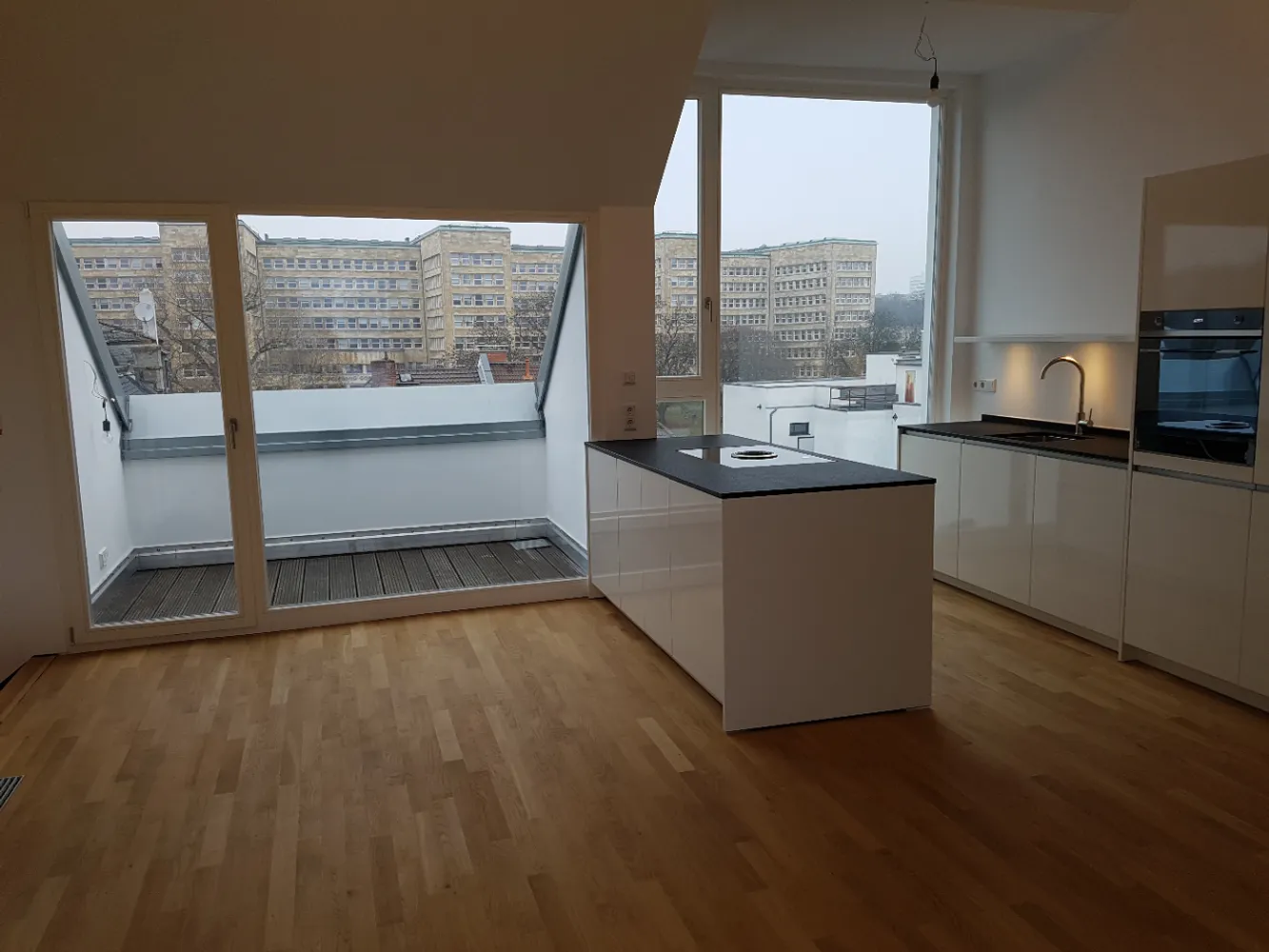 5 Zimmer Wohnung mit 156 m² in Frankfurt am Main – Bild 1