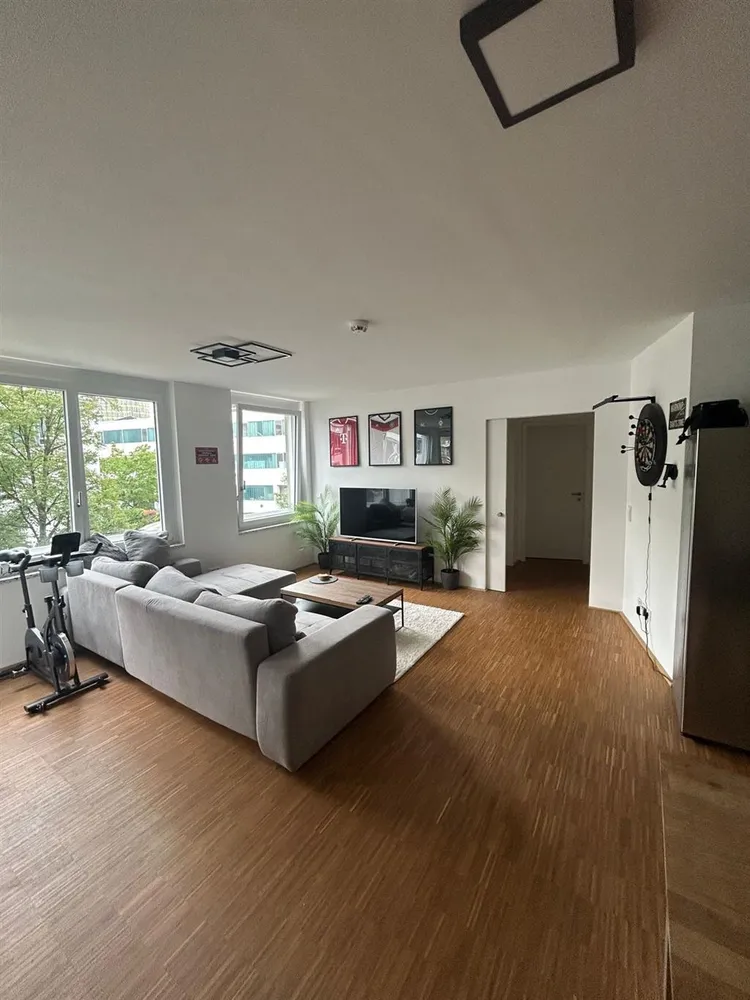 4 Zimmer Wohnung mit 100 m² in München – Bild 2