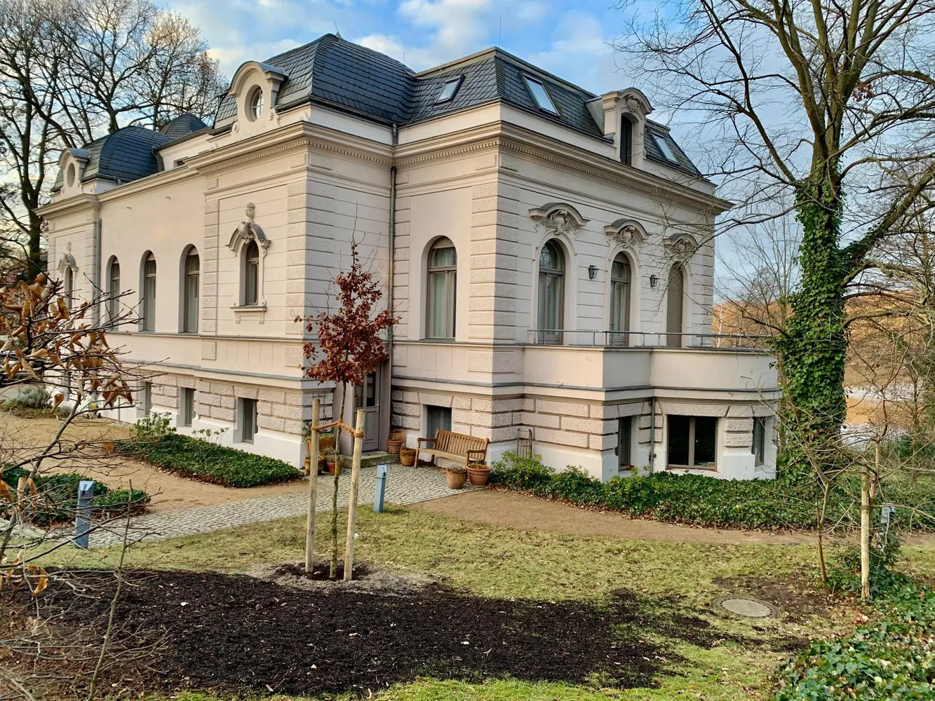 6 room apartment with 274 m² in Potsdam – Photo 1