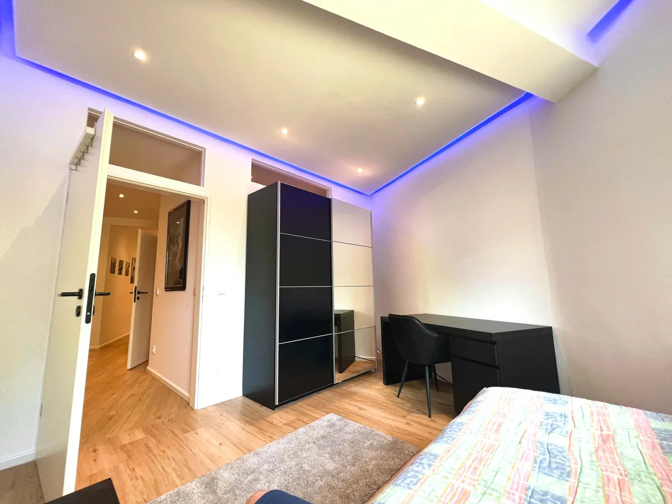 Shared room with 12 m² in Munich – Photo 1