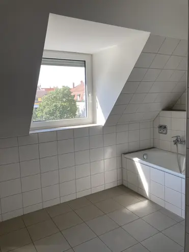 4 Zimmer Wohnung mit 111 m² in Karlsruhe – Bild 2