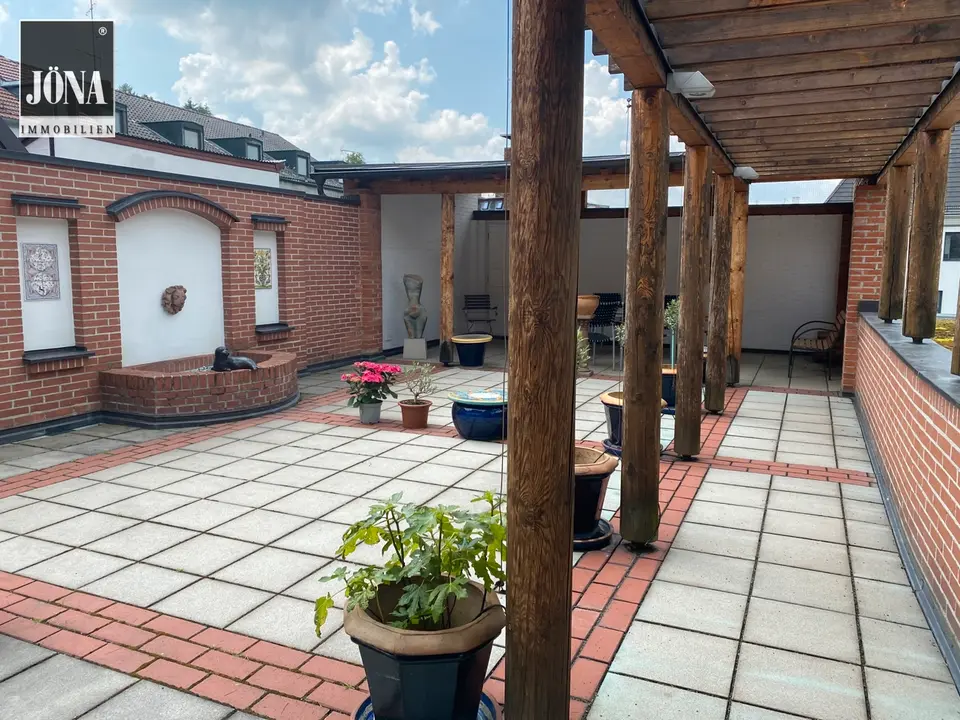 4 Zimmer Wohnung mit 230 m² in Hof – Bild 1