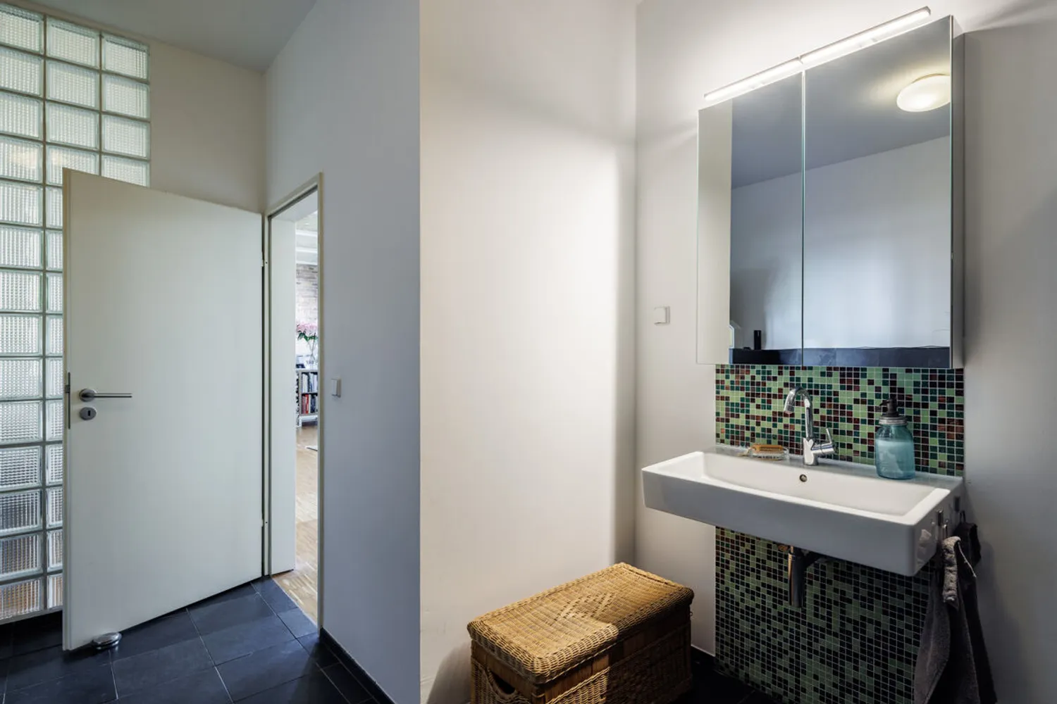 2 room apartment with 140 m² in Berlin – Photo 8