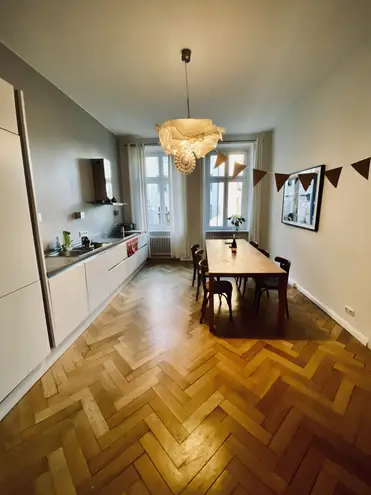 7 Zimmer Wohnung mit 190 m² in Berlin – Bild 1