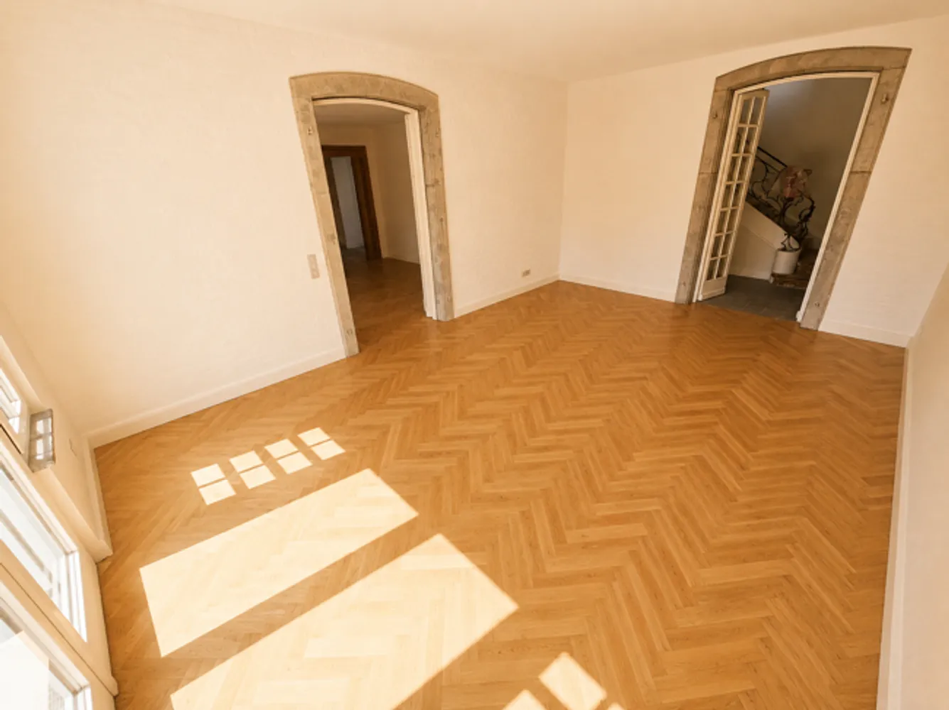 6 Zimmer Wohnung mit 175 m² in Meerbusch – Bild 1
