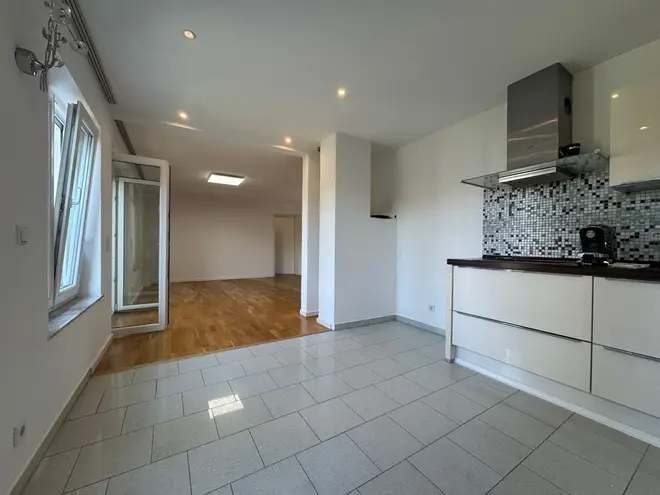 4 Zimmer Wohnung mit 120 m² in Stuttgart – Bild 2