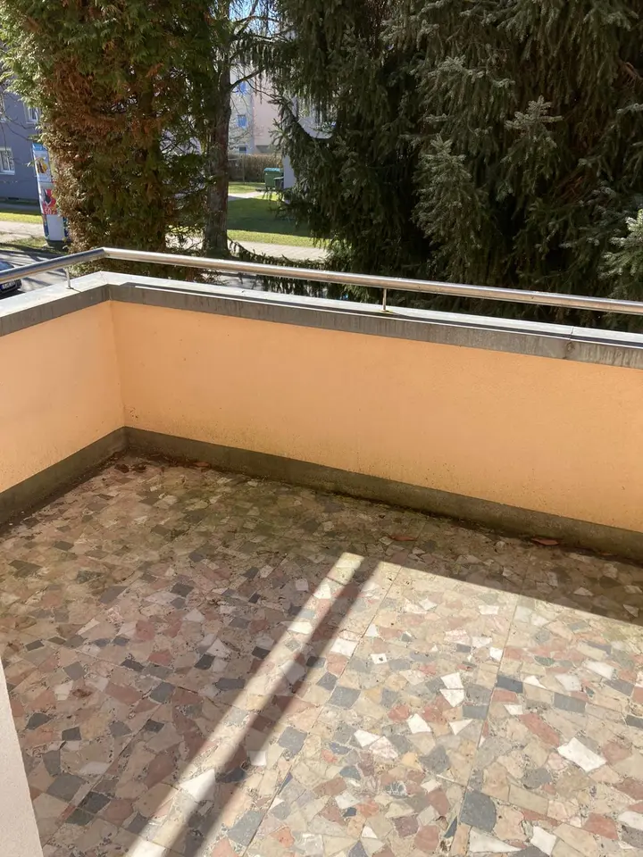5 Zimmer Wohnung mit 126 m² in Regensburg – Bild 2