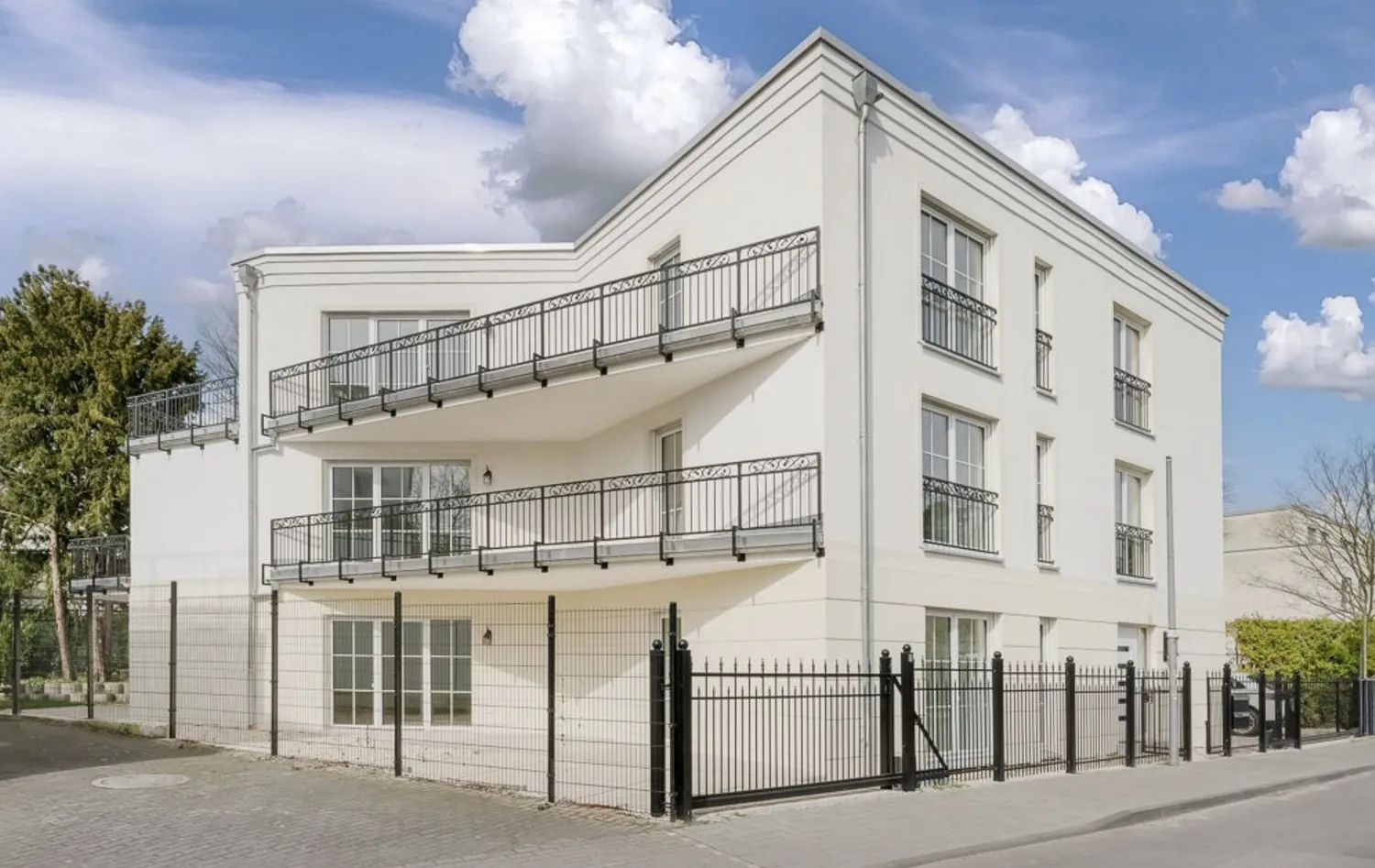 4 Zimmer Wohnung mit 150 m² in Köln – Bild 2