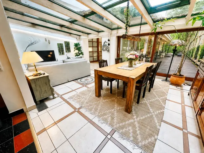 7 Zimmer Wohnung mit 240 m² in Hamburg – Bild 2