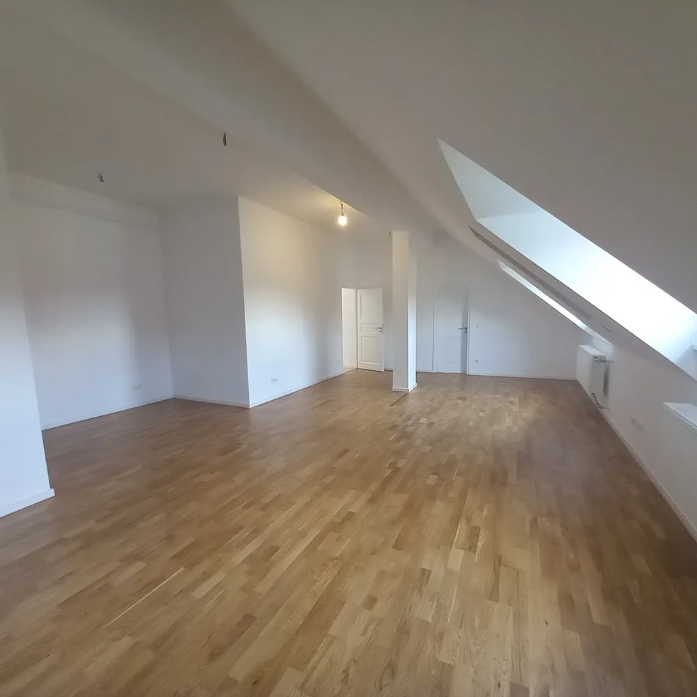 2 Zimmer Wohnung mit 100 m² in München – Bild 2