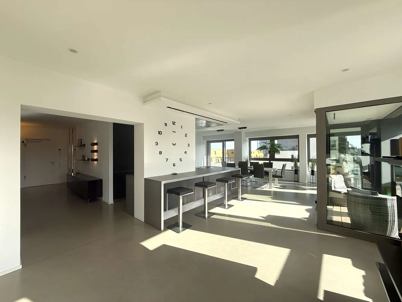 2 Zimmer Wohnung mit 133 m² in Köln – Bild 8