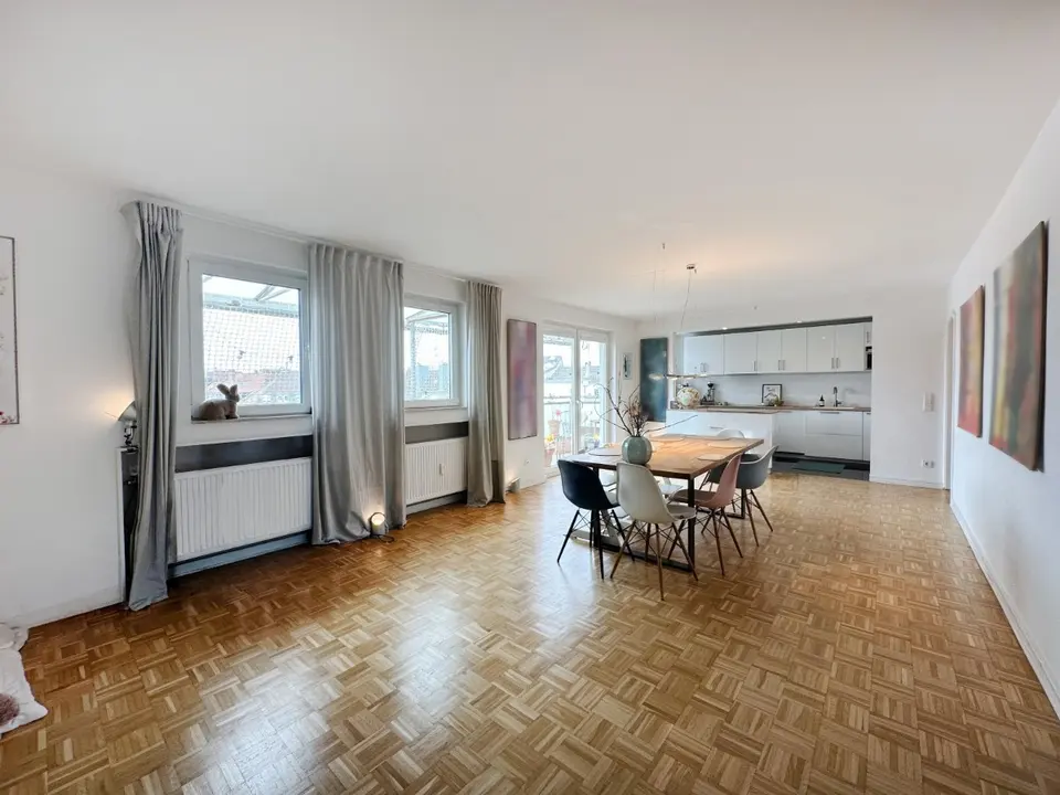 4 Zimmer Wohnung mit 155 m² in Düsseldorf – Bild 2