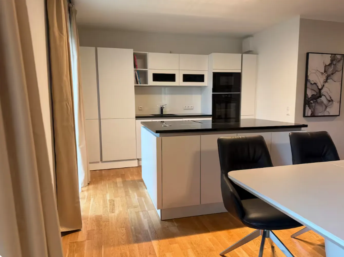 2 Zimmer Wohnung mit 94 m² in Hamburg – Bild 2