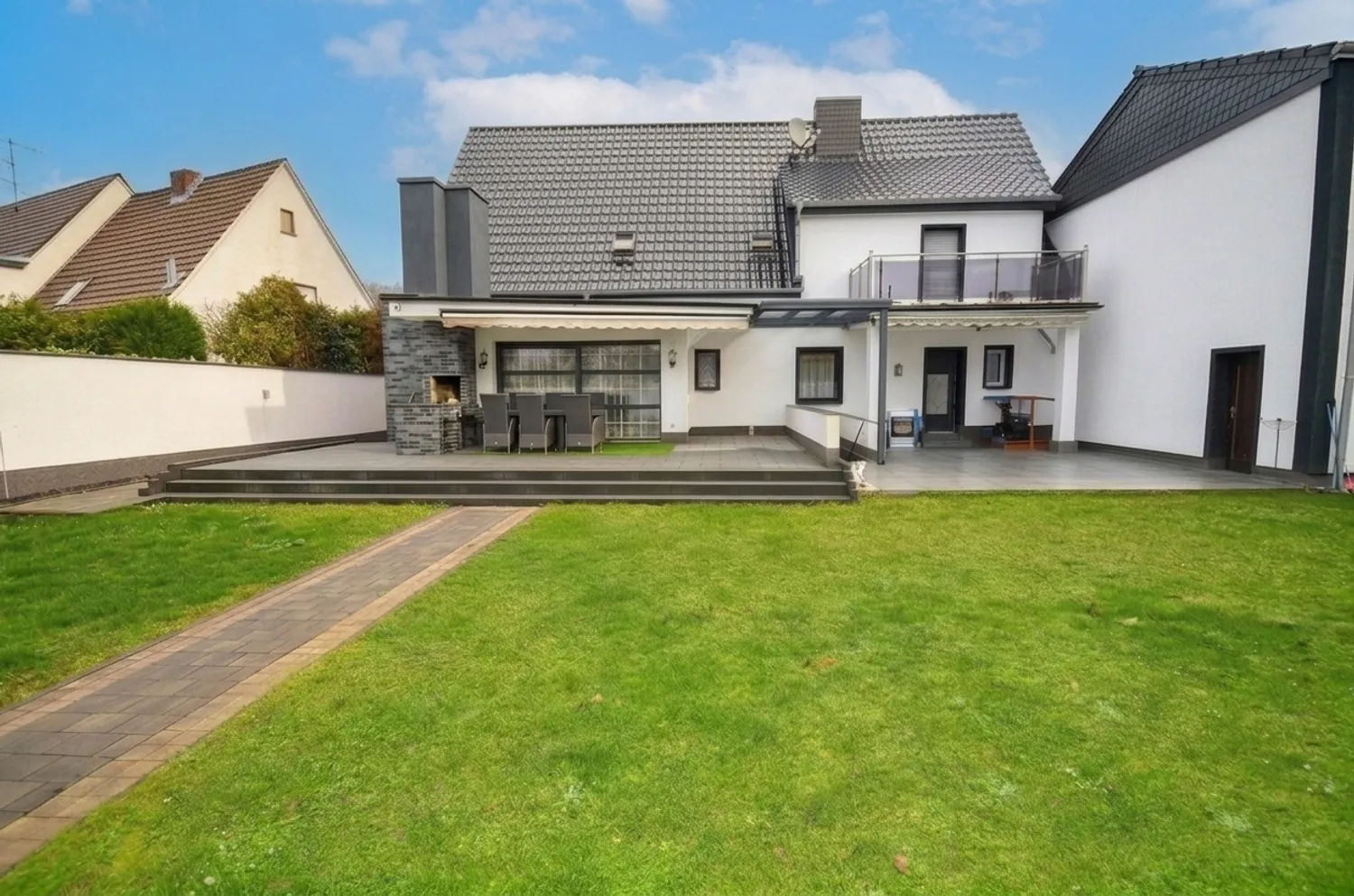 6 Zimmer Haus mit 221 m² in Sankt Augustin – Bild 1