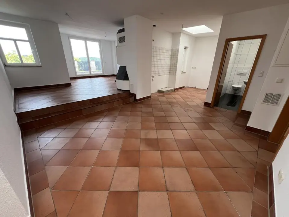 4 Zimmer Wohnung mit 135 m² in Gera – Bild 1