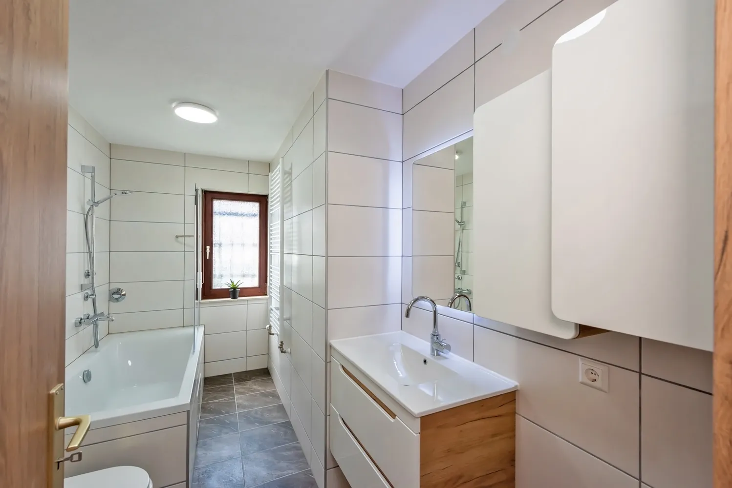 4 Zimmer Wohnung mit 95 m² in Stuttgart – Bild 2
