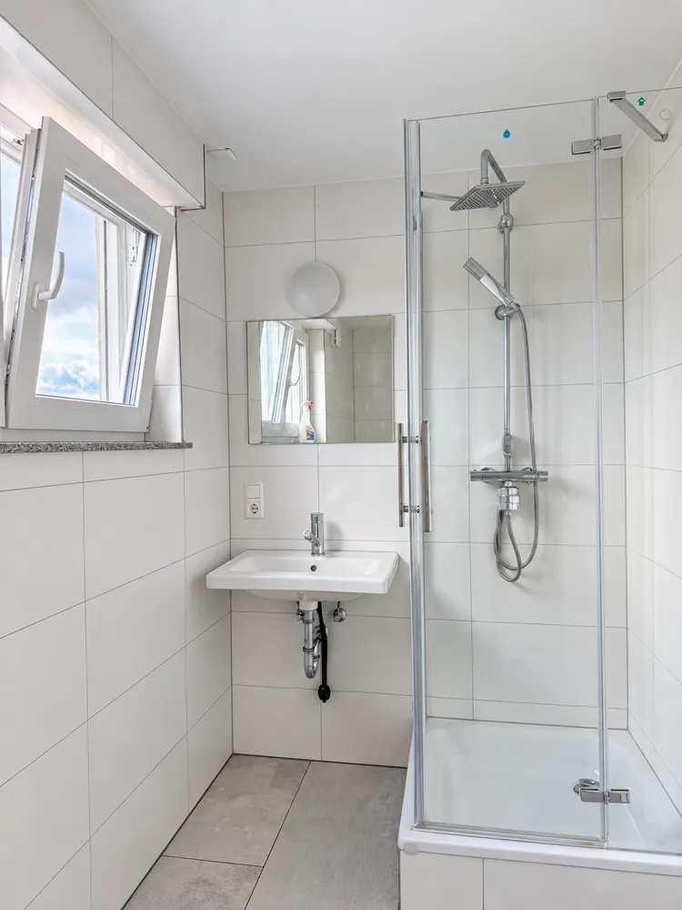 9 Zimmer Haus mit 186 m² in Leonberg – Bild 2