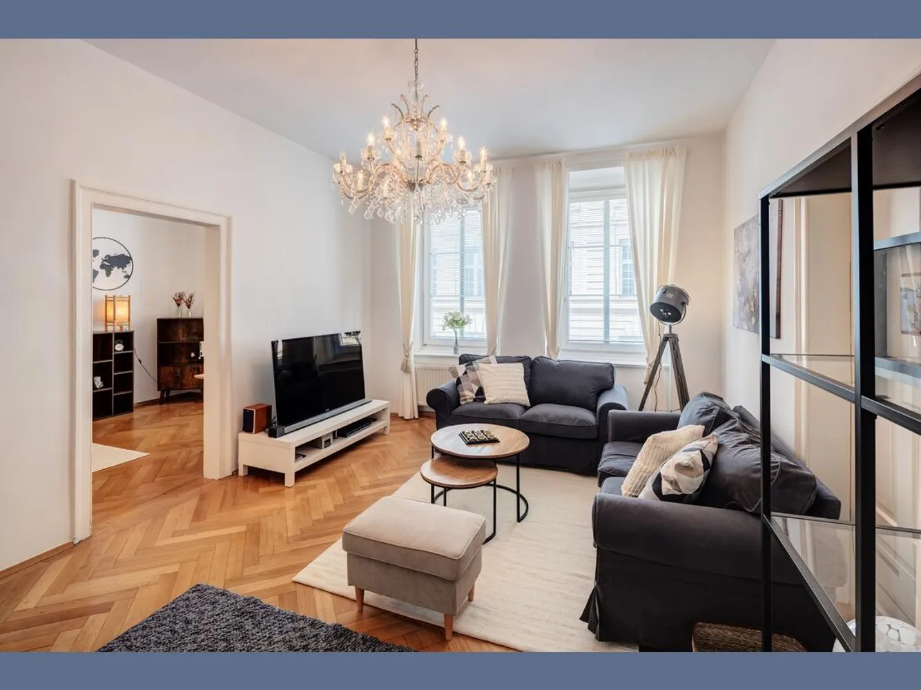 6 Zimmer Wohnung mit 150 m² in München – Bild 1