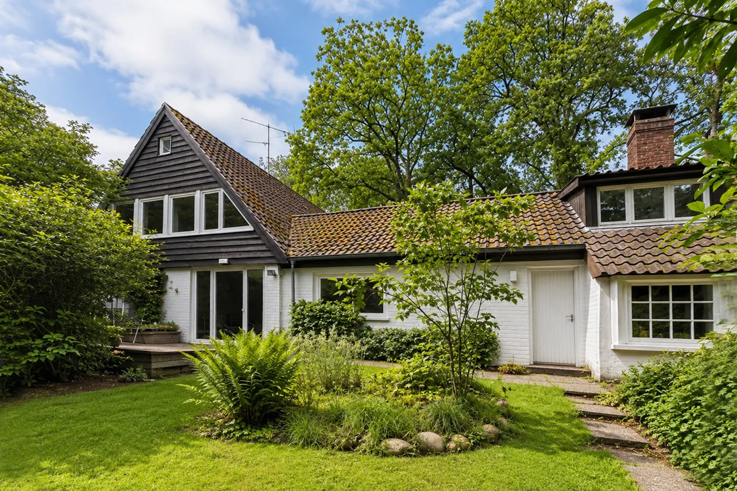 8 room house with 254 m² in Hanover – Photo 1
