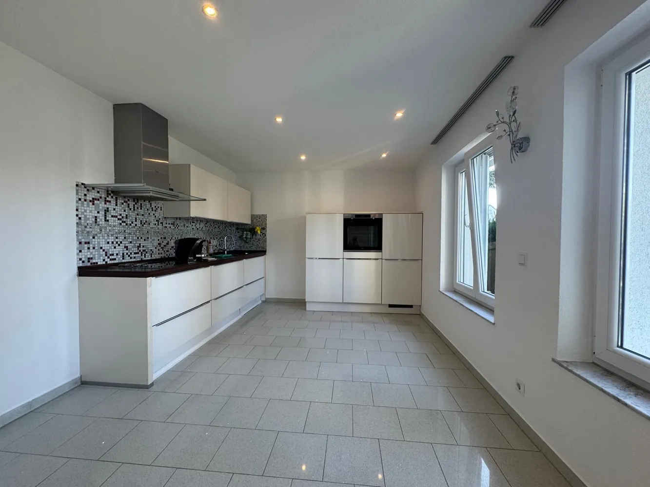 4 Zimmer Wohnung mit 120 m² in Stuttgart – Bild 1