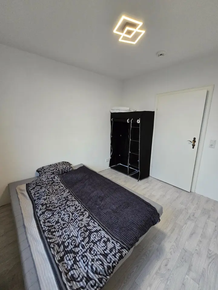 WG-Zimmer mit 80 m² in Langenfeld – Bild 1