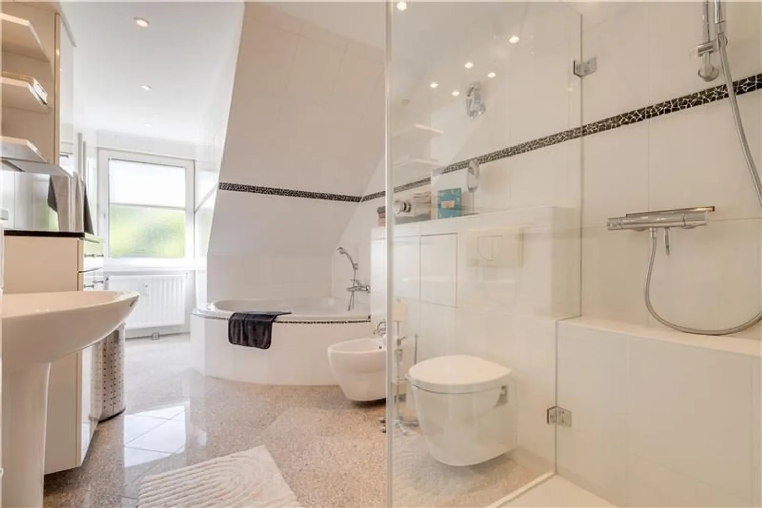 4 room apartment with 103 m² in Hamburg – Photo 7